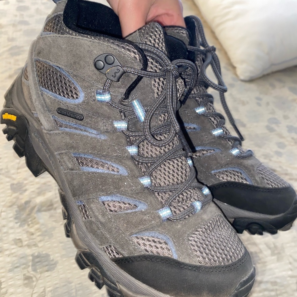 Merrell Women’s Moab Black and Gray Athletic Shoes